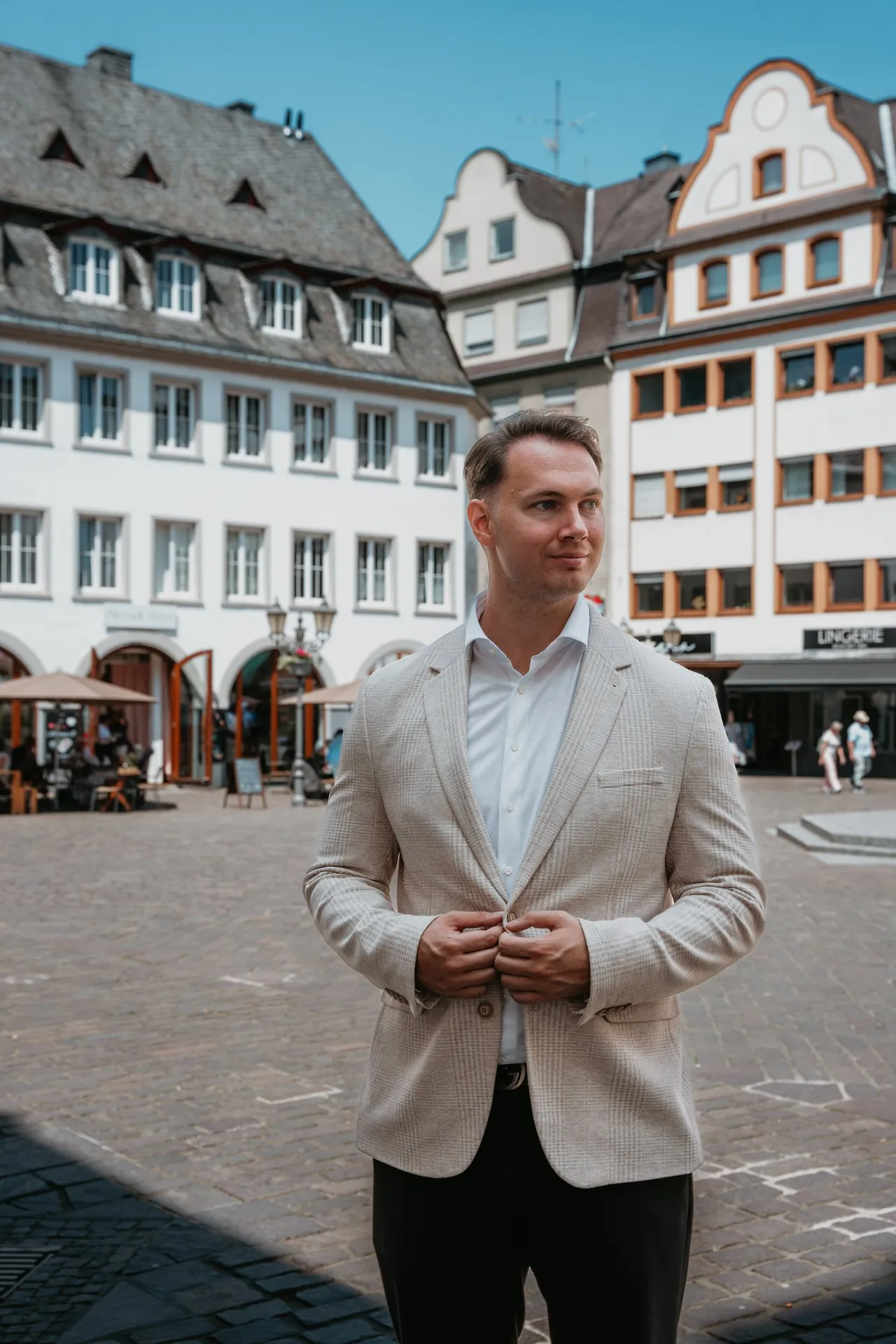 Julien Feller auf einem Platz in der Altstadt