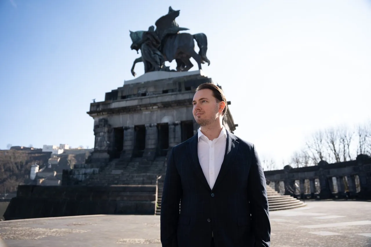 Julien Feller am Deutschen Eck in Koblenz