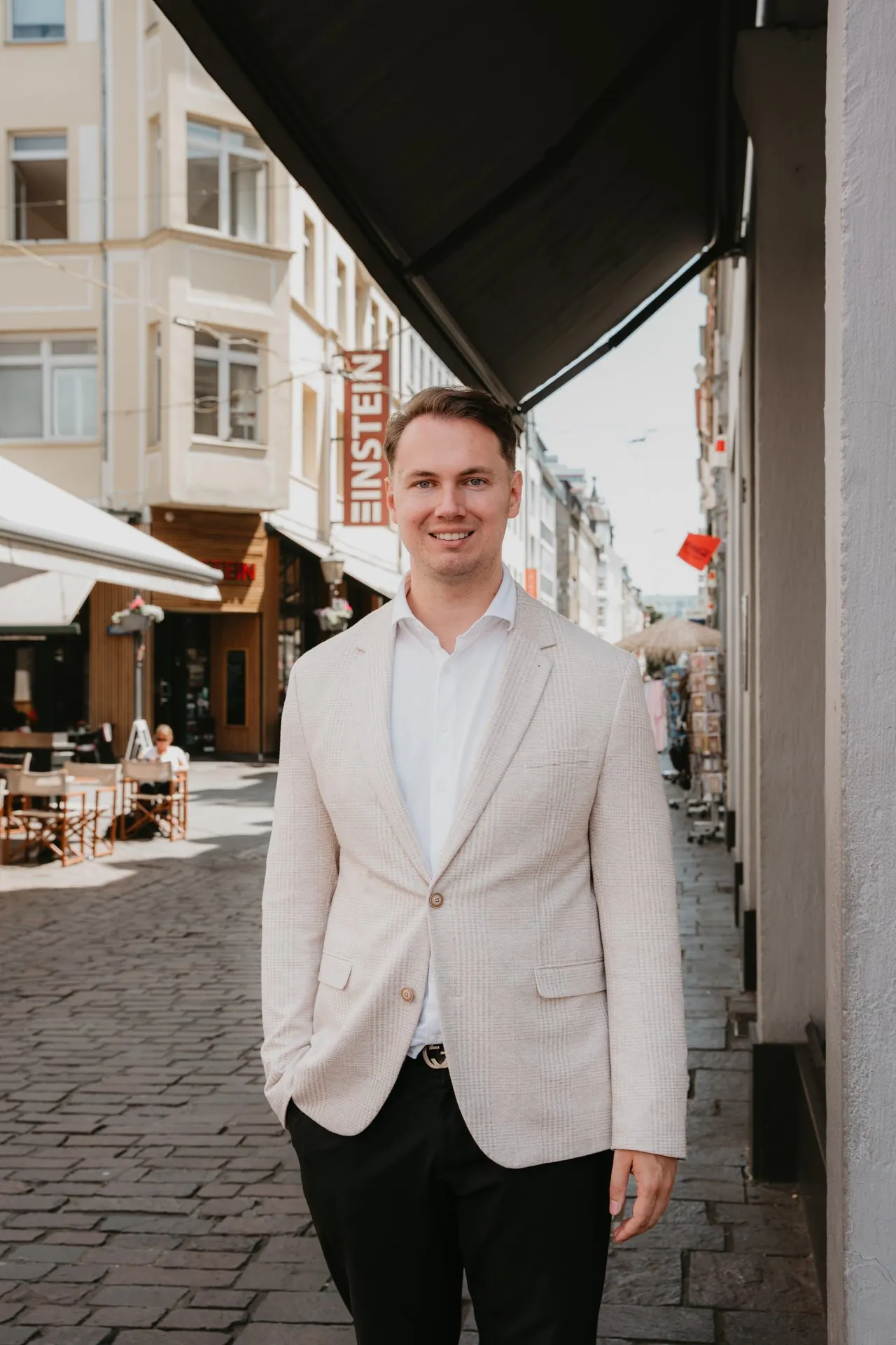 Julien Feller in einer Altstadtgasse