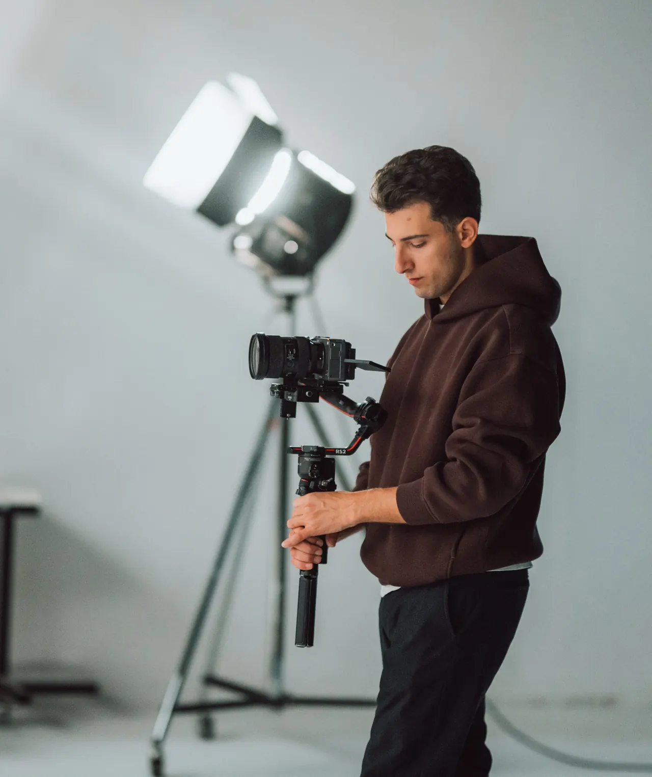 Drehtag im Partner-Studio: Kamera mit Gimbal und Licht
